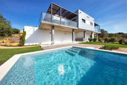 Gelegenheit: Schöne Doppelhaushälften mit Pool und Meerblick im Bau 